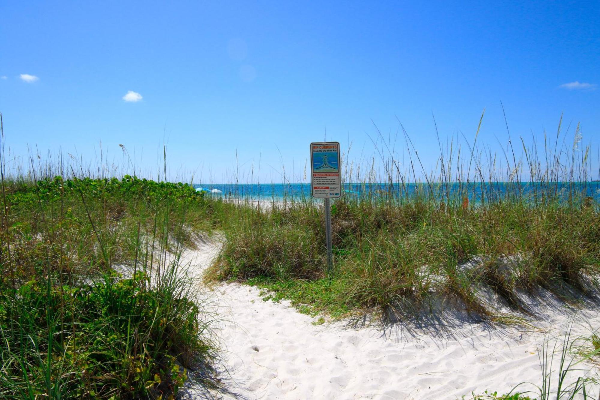 Anna Maria Island Runaway Tropical Dream-One Minute Walk To The Beach-Heated Pool Bradenton Beach Exterior foto