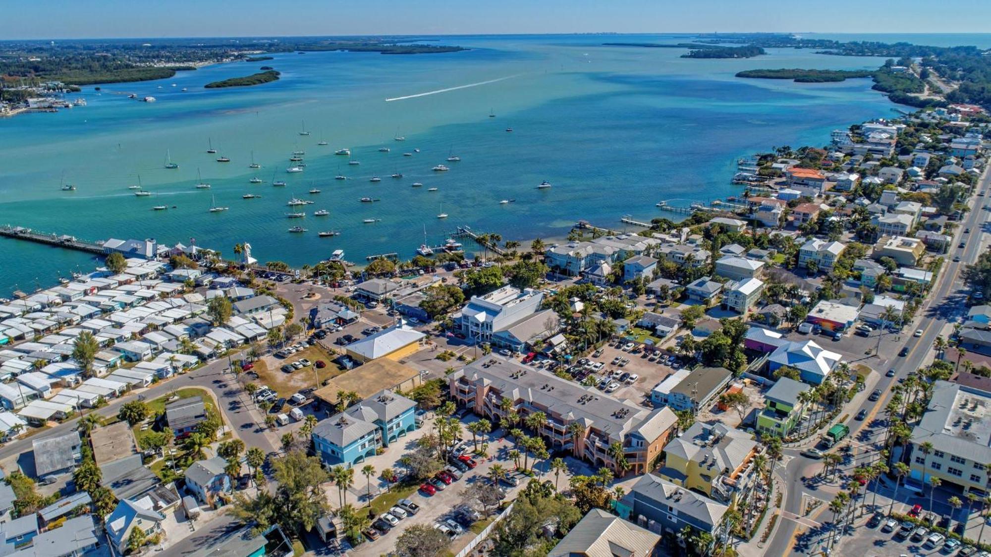 Anna Maria Island Runaway Tropical Dream-One Minute Walk To The Beach-Heated Pool Bradenton Beach Exterior foto