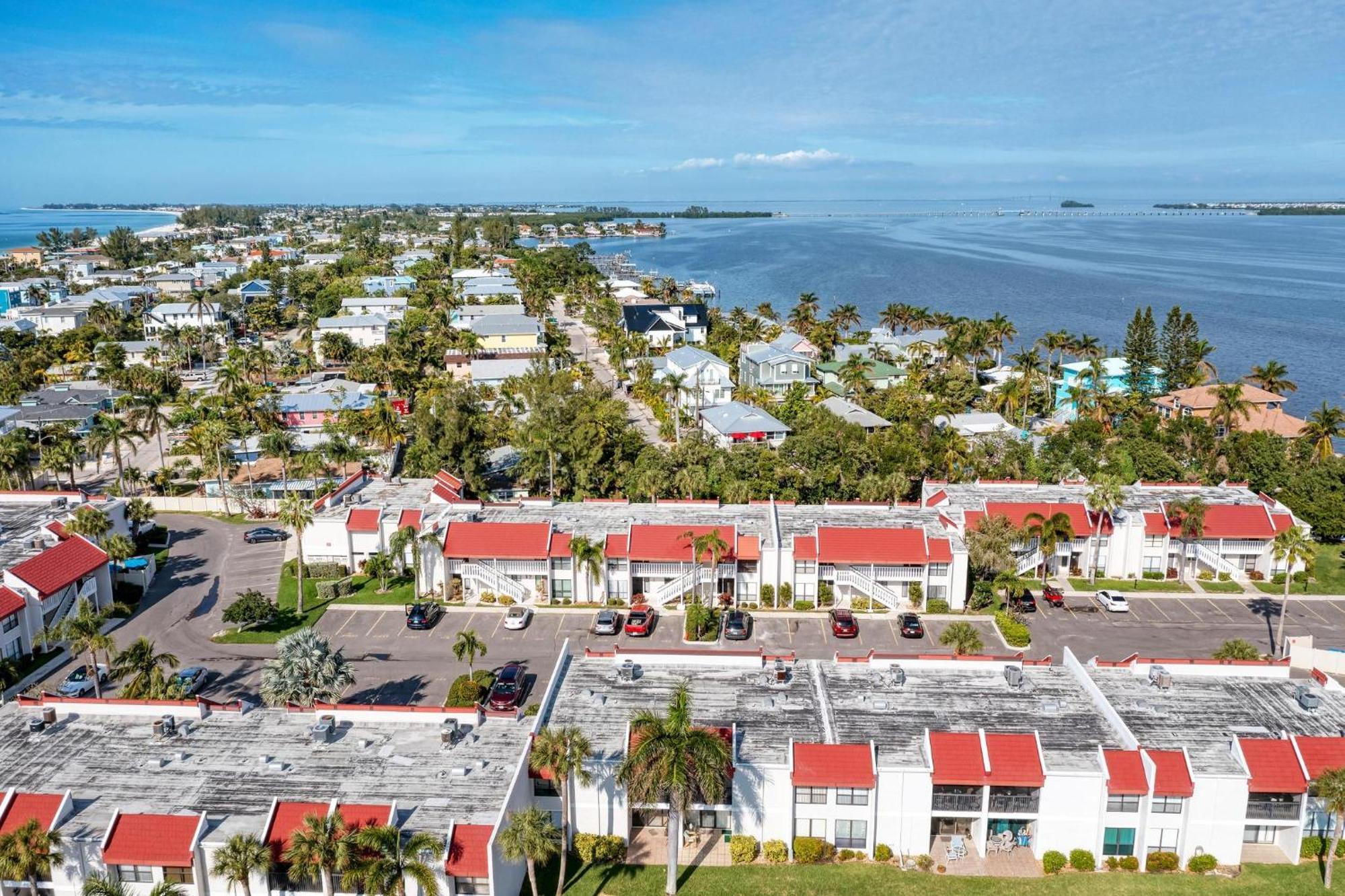 Anna Maria Island Runaway Tropical Dream-One Minute Walk To The Beach-Heated Pool Bradenton Beach Exterior foto