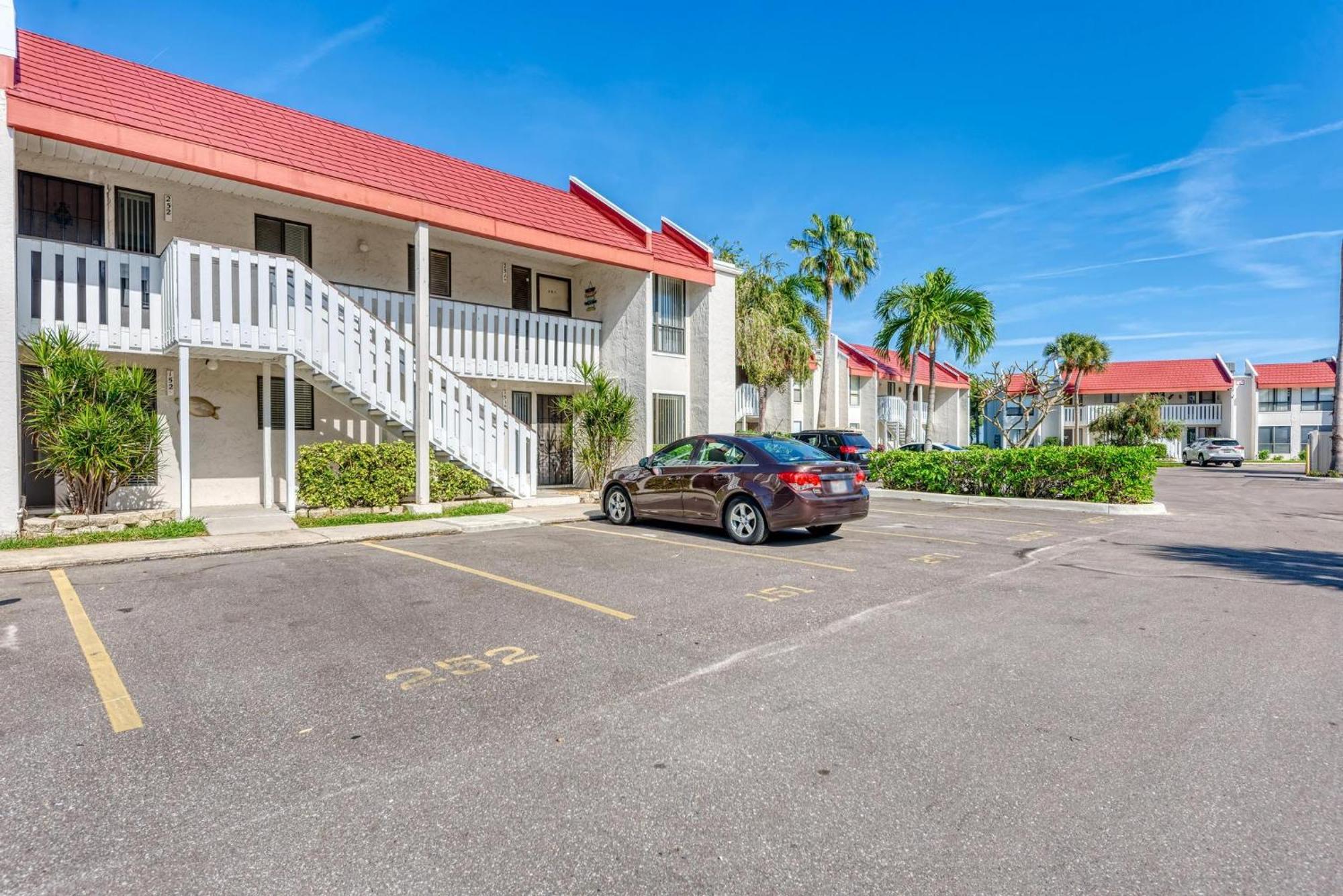 Anna Maria Island Runaway Tropical Dream-One Minute Walk To The Beach-Heated Pool Bradenton Beach Exterior foto